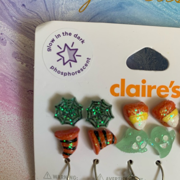 New Claire’s Spooky Glow-in-the-Dark Halloween Earrings Set - Picture 6 of 7